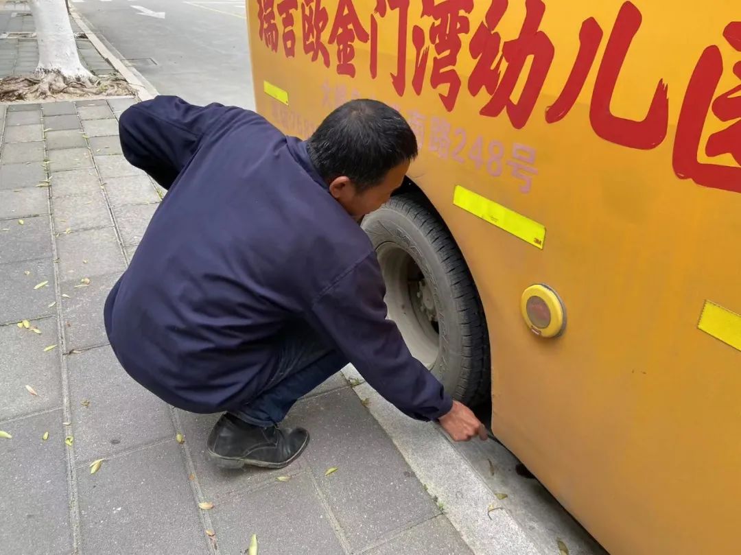 【安全童行】“為愛(ài)護(hù)航 校車(chē)安全伴我行”——金門(mén)灣幼兒園2024年校車(chē)應(yīng)急逃生演練