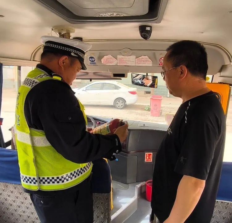強化校車安全“大檢查”，擰緊校車出行“安全閥”
