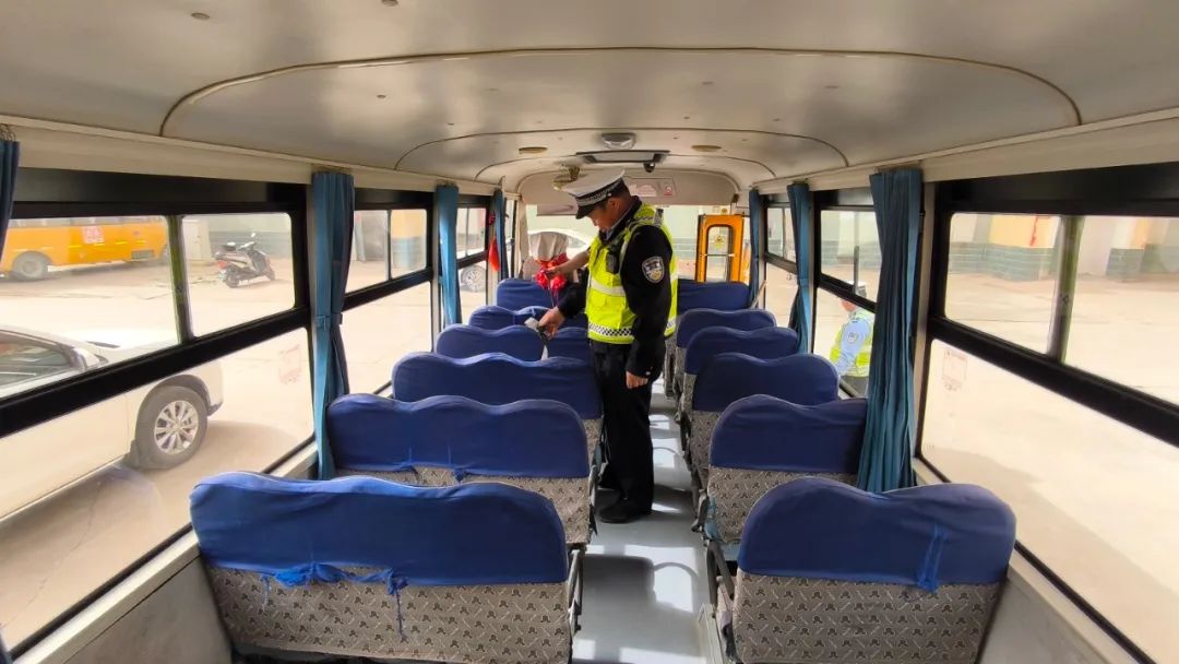 強化校車安全“大檢查”，擰緊校車出行“安全閥”