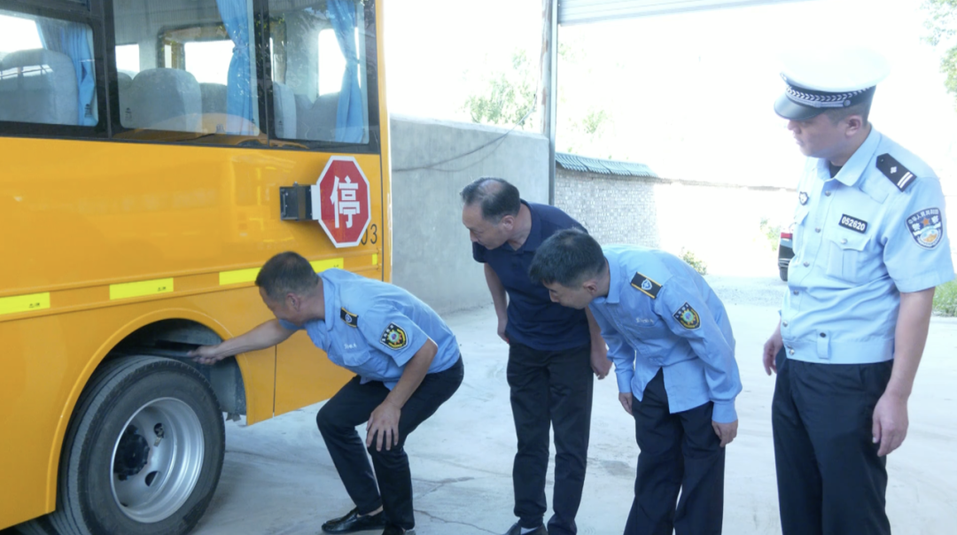藍(lán)田縣召開2024年秋季開學(xué)校車安全工作會(huì)議