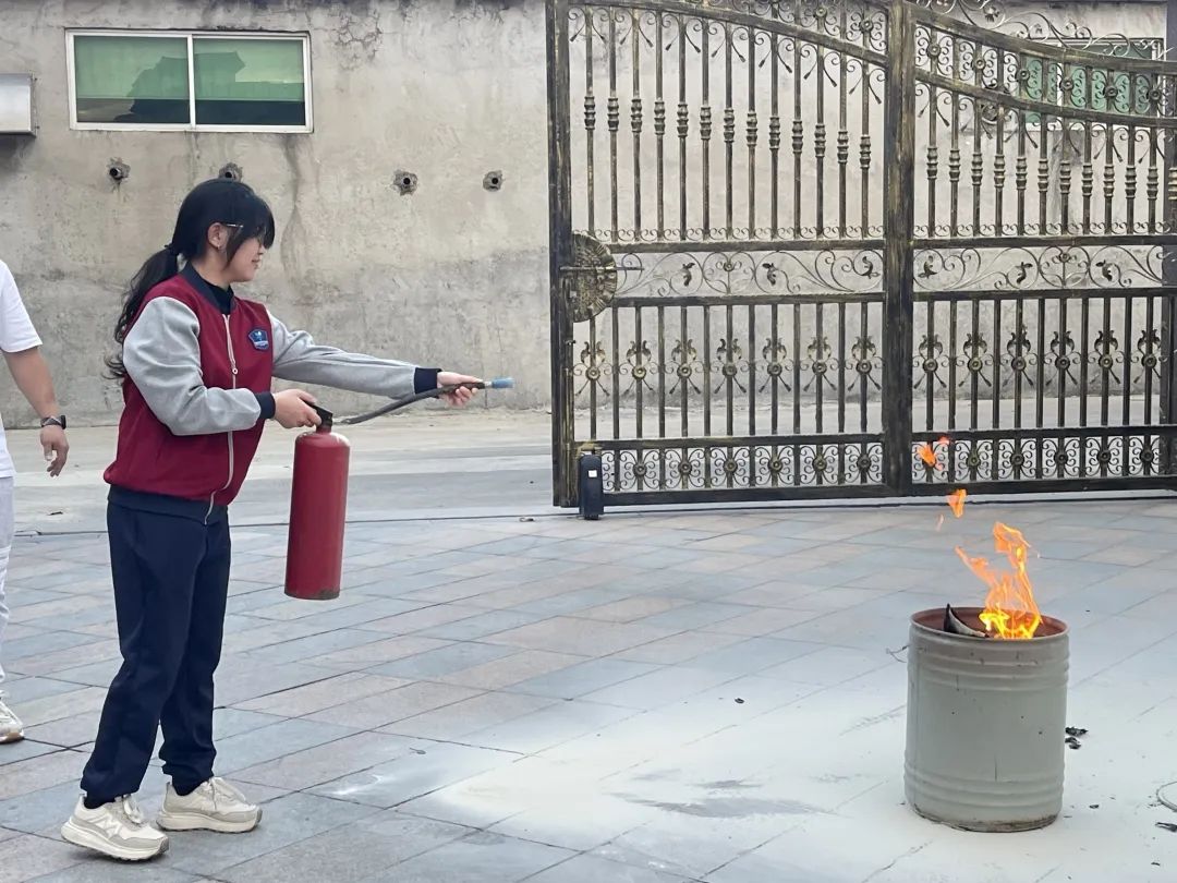 【校車安全】平安乘車，為愛護航——成田實驗幼兒園校車安全應急演練