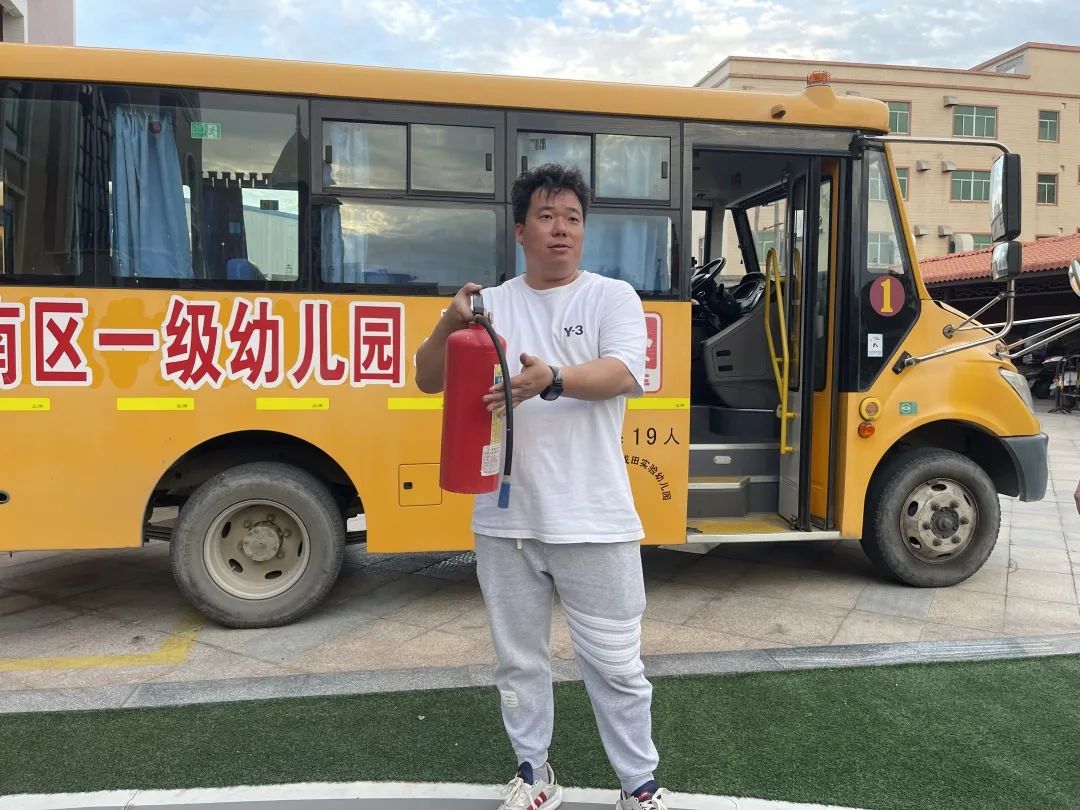 【校車安全】平安乘車，為愛護航——成田實驗幼兒園校車安全應急演練