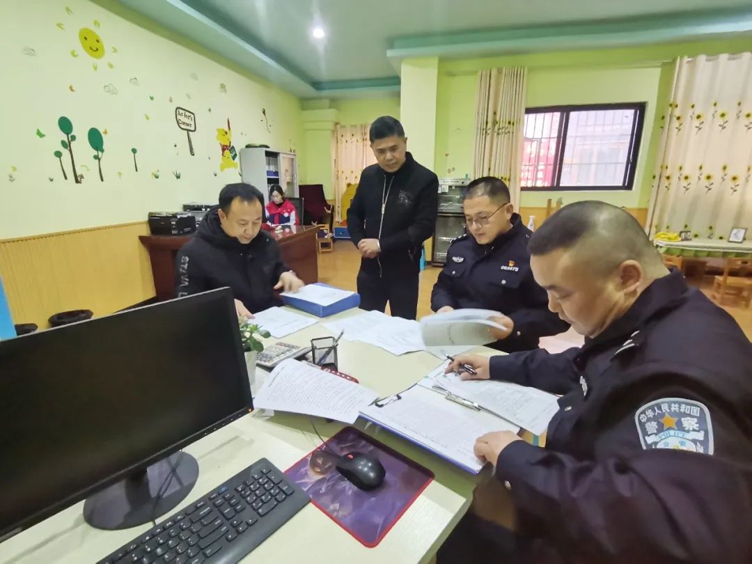 擰緊校車“安全閥” 織密護學“安全網(wǎng)”——縣教體局高度重視民辦學校校車安全工作
