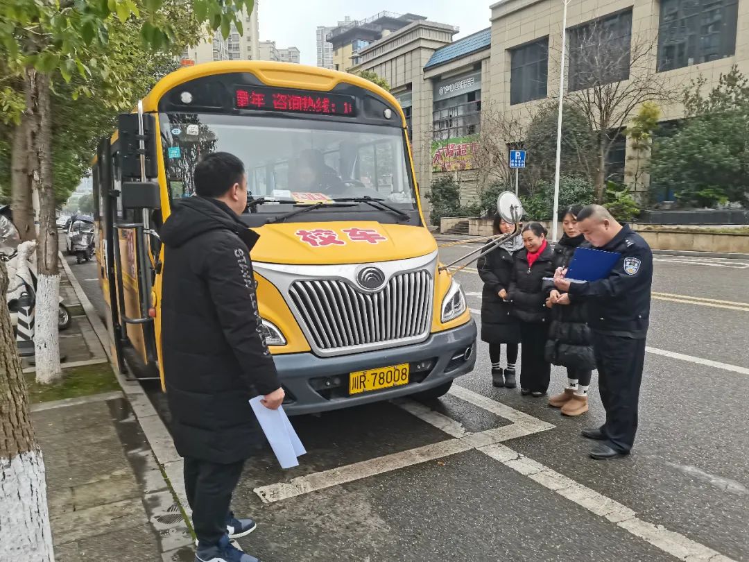 擰緊校車“安全閥” 織密護學“安全網(wǎng)”——縣教體局高度重視民辦學校校車安全工作
