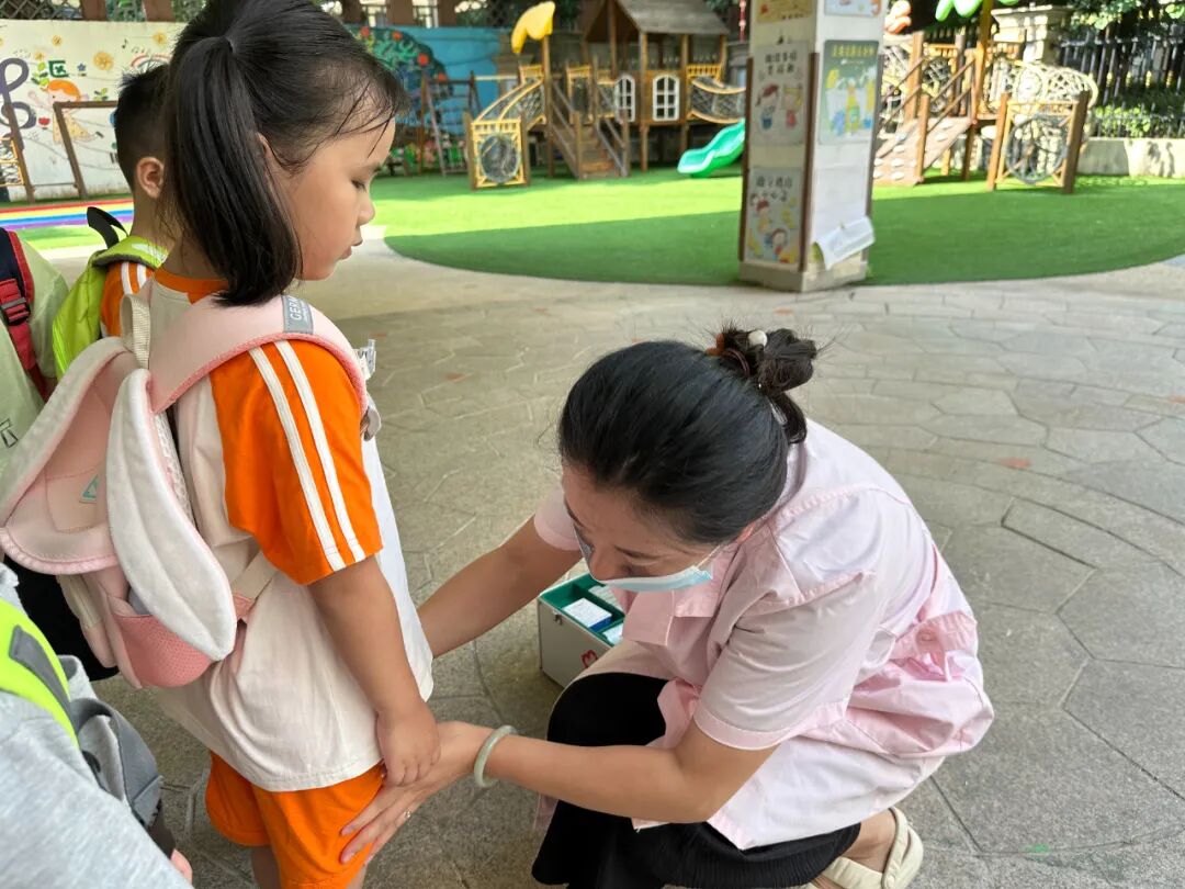 【平安校園】為愛護航，平安校車伴我行 ——石獅市恩啟頓幼兒園校車應急疏散演練