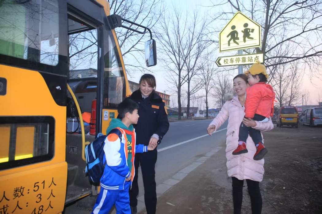 為奔跑護航，為安全加油！翔飛校車全程守護臨馬！
