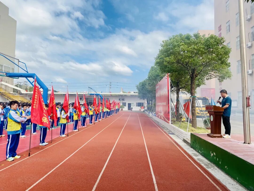 校車緊急疏散演練，為學子安全 “保駕護航”