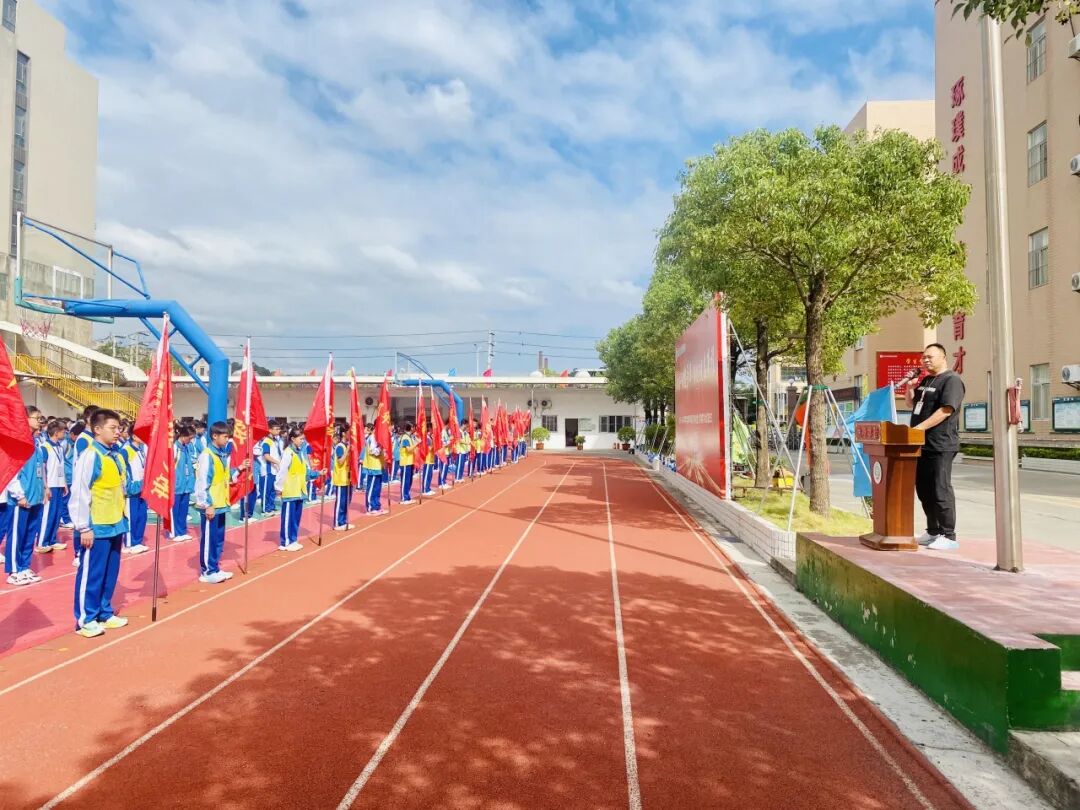 校車緊急疏散演練，為學子安全 “保駕護航”