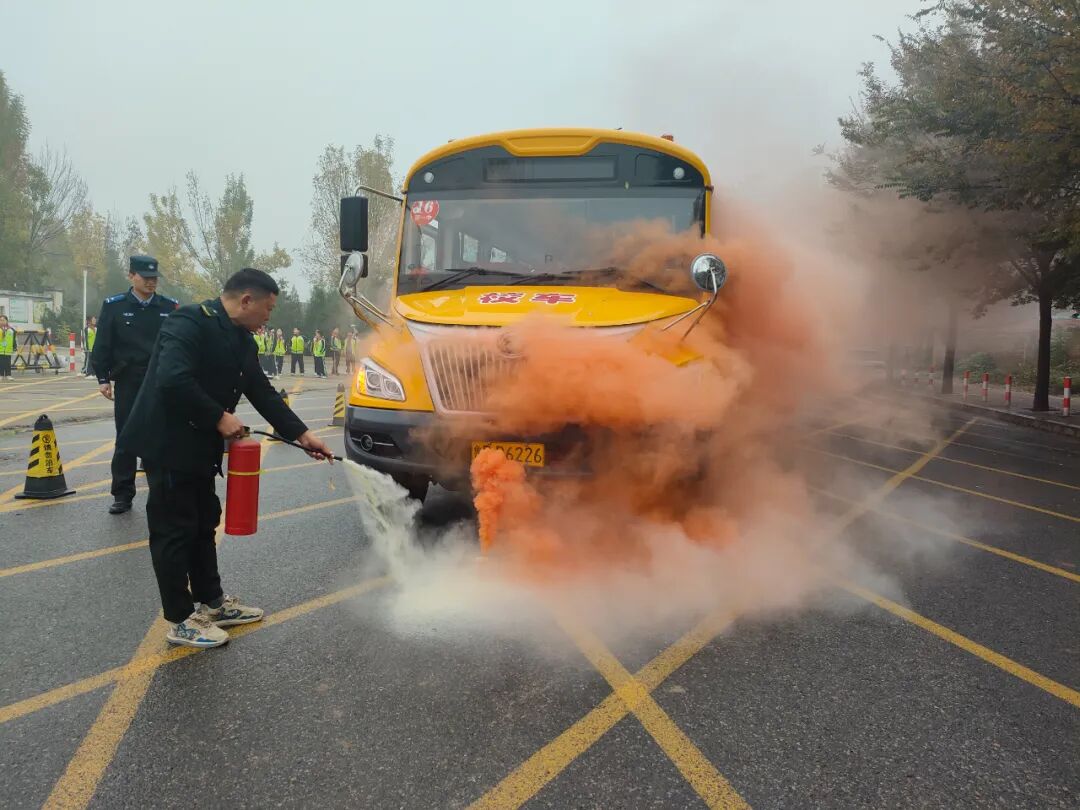 【平安校園】守護安全“生命線”:度假區實驗小學開展校車應急演練 【平安校園】守護安全“生命線”:度假區實驗小學開展校車應急演練