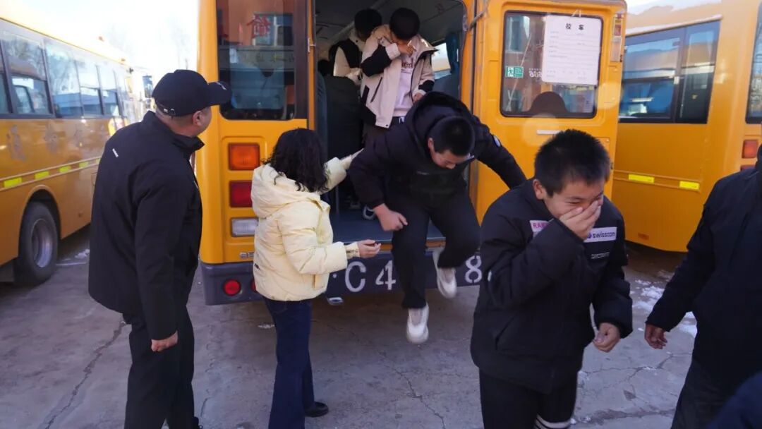 【通榆政法進行時】通榆縣公安局交通管理大隊——開展校車消防安全應(yīng)急培訓(xùn)演練活動 圖片