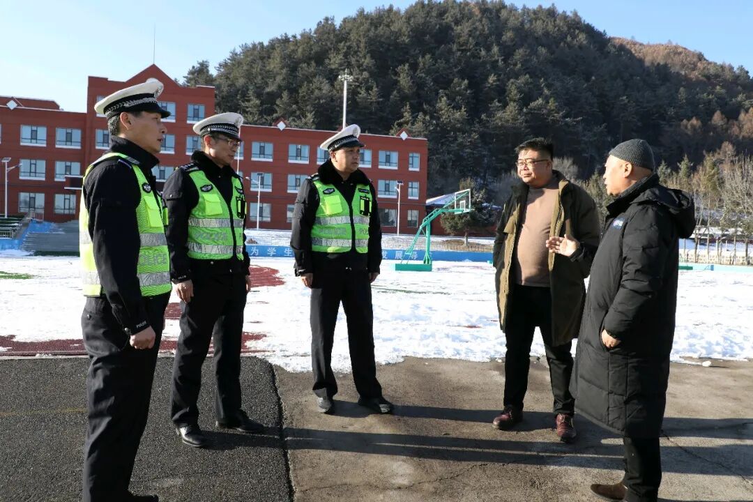 長白交警大隊聯合多方開展校車安全專項檢查 織密“122”學生出行安全防護網 長白交警大隊聯合多方開展校車安全專項檢查 織密“122”學生出行安全防護網