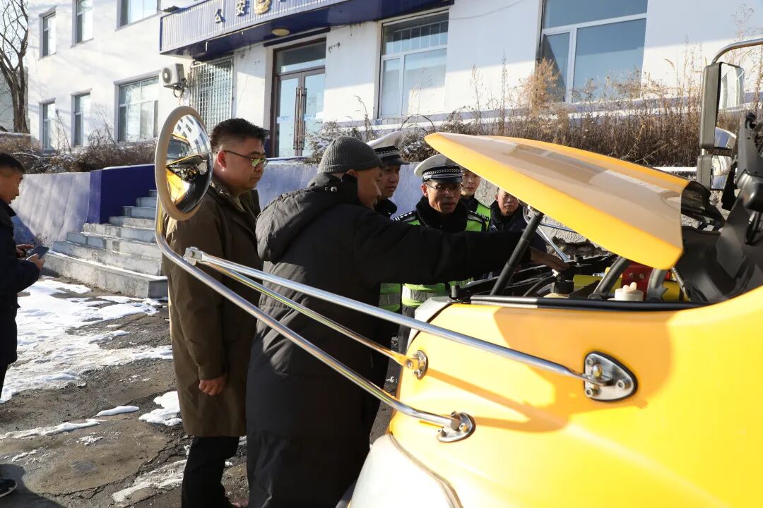 長白交警大隊聯合多方開展校車安全專項檢查 織密“122”學生出行安全防護網 長白交警大隊聯合多方開展校車安全專項檢查 織密“122”學生出行安全防護網