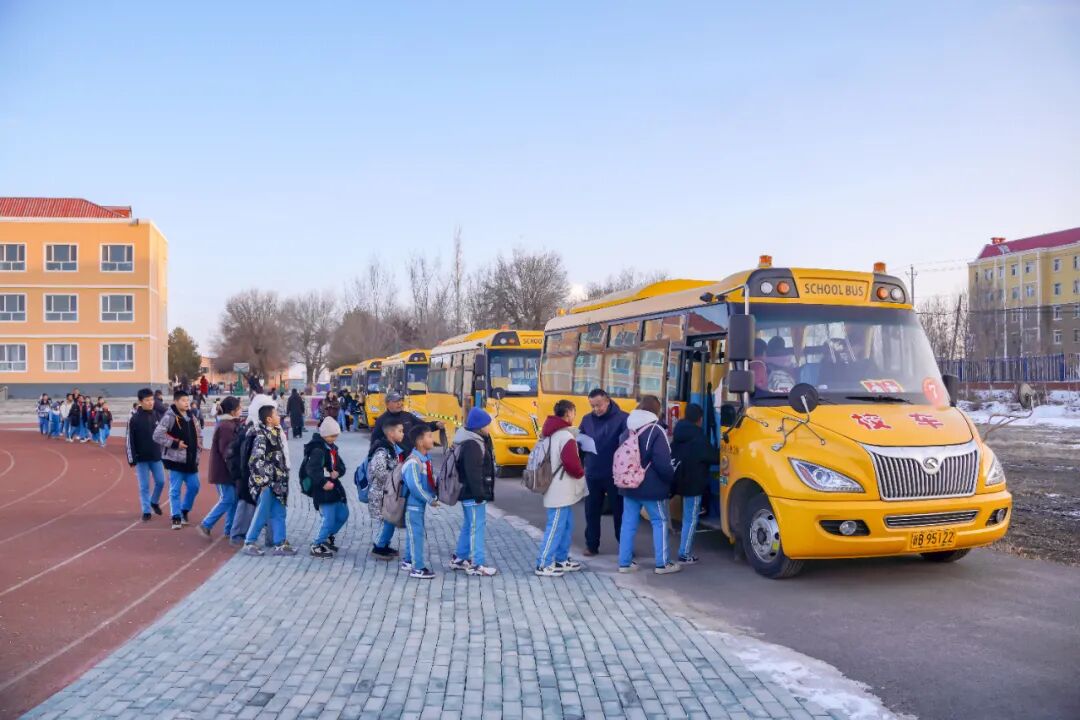 昌吉市第三批校車投入使用,鄉鎮學校校車服務實現全覆蓋 圖片