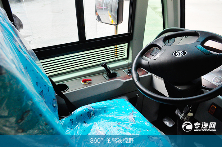 彰顯簡潔大方一汽華策38座幼兒園校車評測之內(nèi)飾篇空間4.jpg