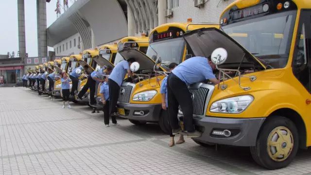 安運校車大檢查，為學(xué)生開學(xué)做準(zhǔn)備