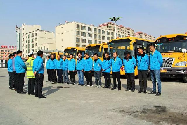＠嘉峪關家長，新學期，校車開車啦！我們又可以坐著校車去上下學嘍！