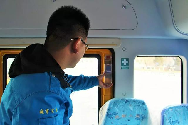 ＠嘉峪關家長，新學期，校車開車啦！我們又可以坐著校車去上下學嘍！