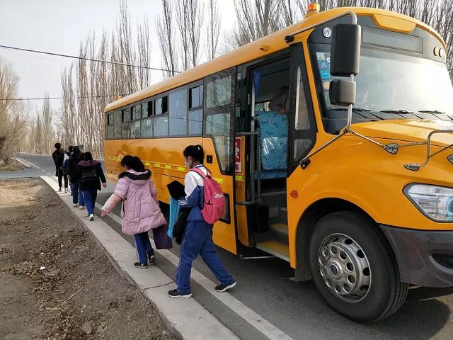 ＠嘉峪關家長，新學期，校車開車啦！我們又可以坐著校車去上下學嘍！
