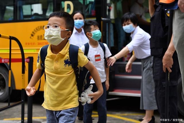 悲劇再現，5歲幼兒被遺留校車內身亡！安全防范多點技術不是更好