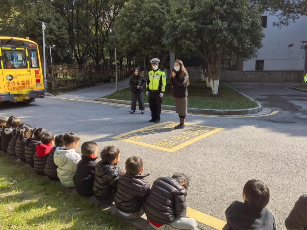 為愛護航，安全“童行”——校車交通事故安全演練！