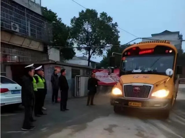 關愛生命 遵守交規(guī) 麻塘中心小學開展校車安全大檢查