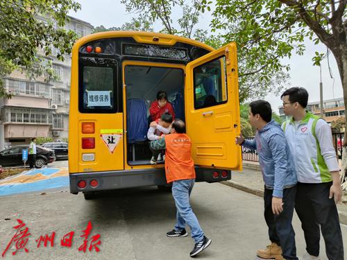 應(yīng)急演練進(jìn)校園 共筑校車(chē)安全墻