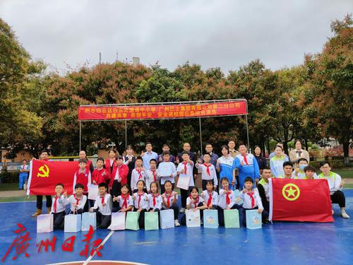 應(yīng)急演練進(jìn)校園 共筑校車(chē)安全墻