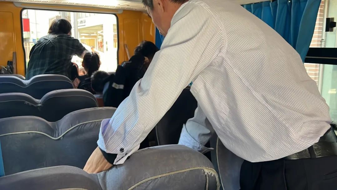 “為愛護航，校車安全伴我行”——上海松江區(qū)玉樹幼兒園校車安全應(yīng)急演練活動