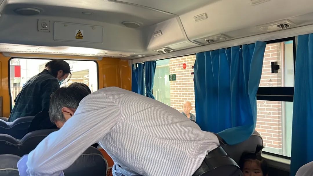 “為愛護航，校車安全伴我行”——上海松江區(qū)玉樹幼兒園校車安全應(yīng)急演練活動