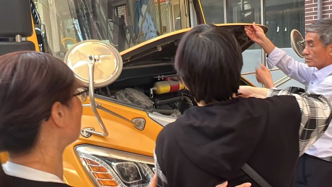 “為愛護航，校車安全伴我行”——上海松江區(qū)玉樹幼兒園校車安全應(yīng)急演練活動