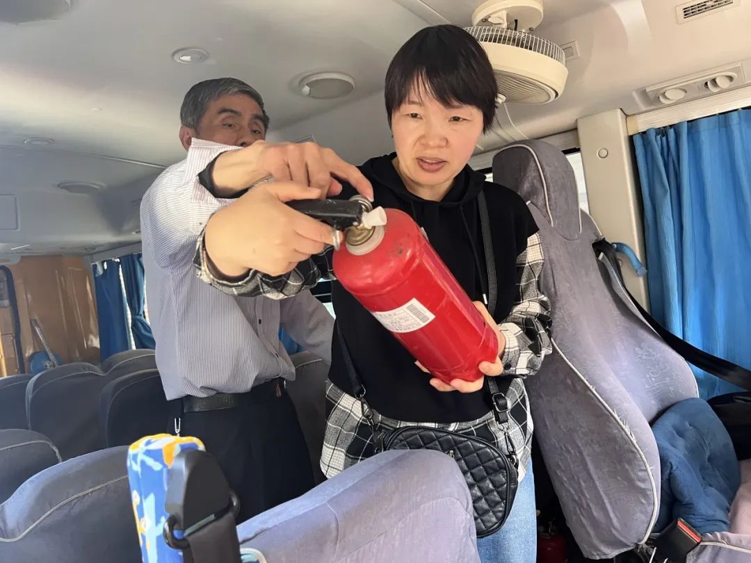 “為愛護航，校車安全伴我行”——上海松江區(qū)玉樹幼兒園校車安全應(yīng)急演練活動