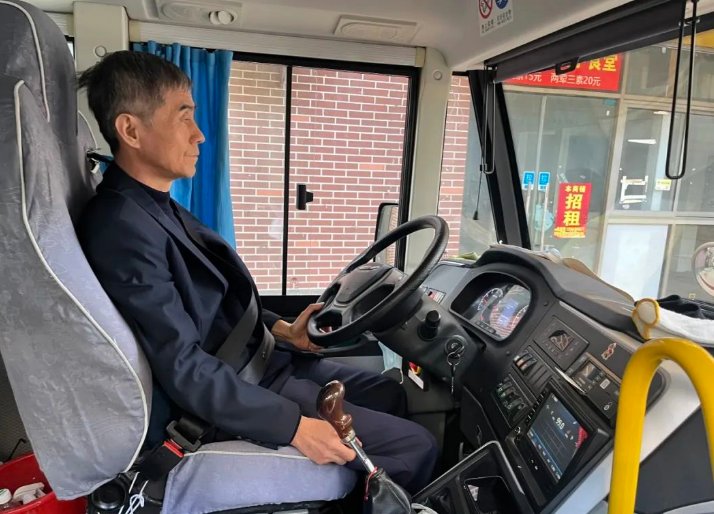 “為愛護航，校車安全伴我行”——上海松江區(qū)玉樹幼兒園校車安全應(yīng)急演練活動