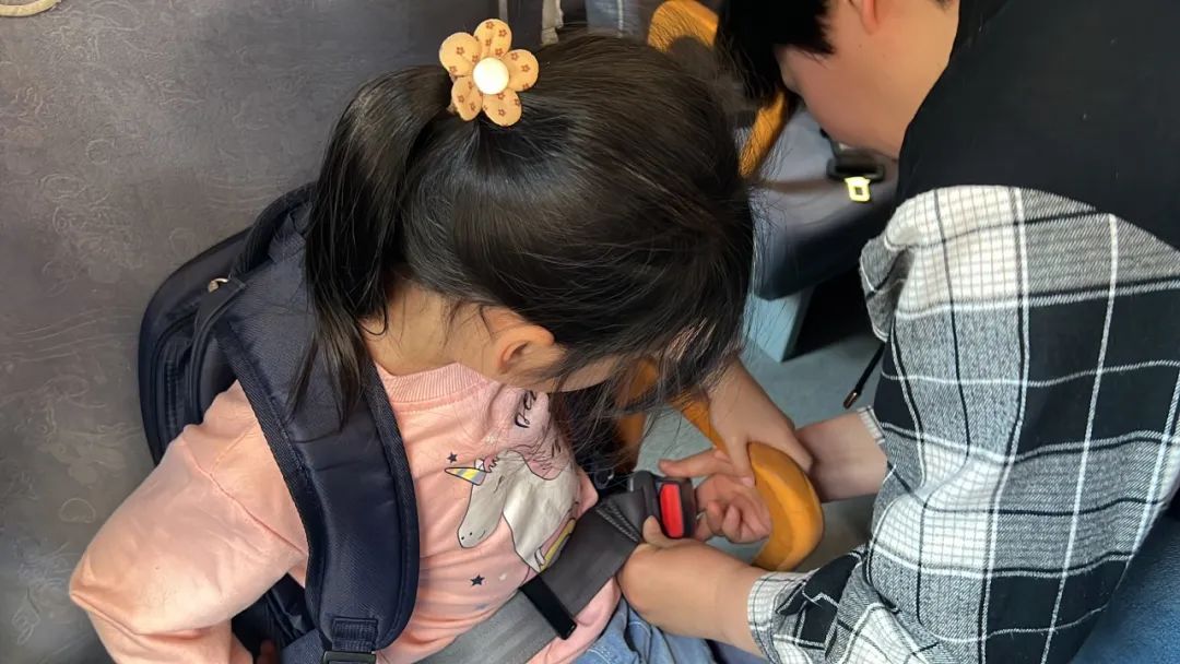 “為愛護航，校車安全伴我行”——上海松江區(qū)玉樹幼兒園校車安全應(yīng)急演練活動