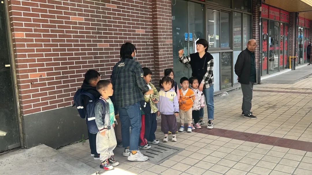 “為愛護航，校車安全伴我行”——上海松江區(qū)玉樹幼兒園校車安全應(yīng)急演練活動