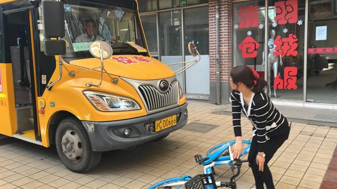 “為愛護航，校車安全伴我行”——上海松江區(qū)玉樹幼兒園校車安全應(yīng)急演練活動