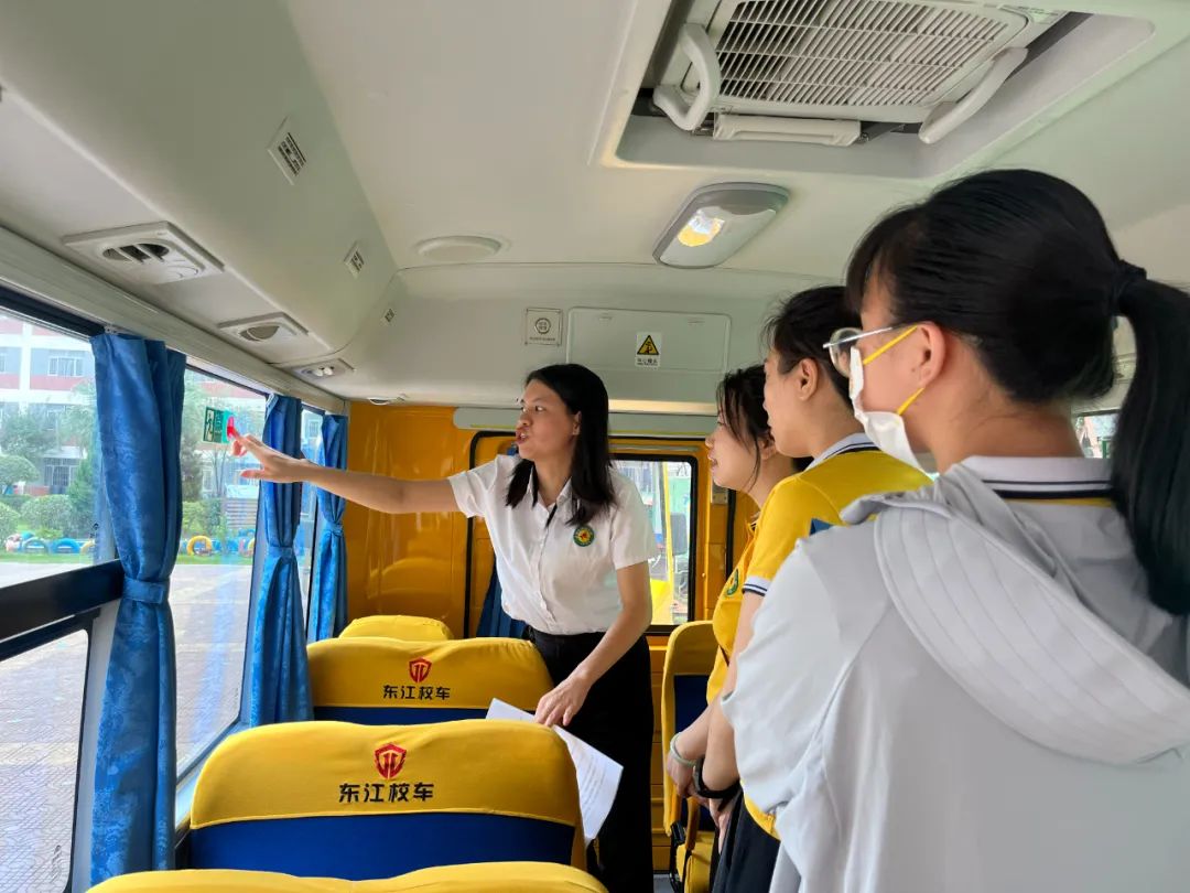 安全乘校車 平安伴我行——大嶺金色未來(lái)幼兒園校車消防應(yīng)急演練
