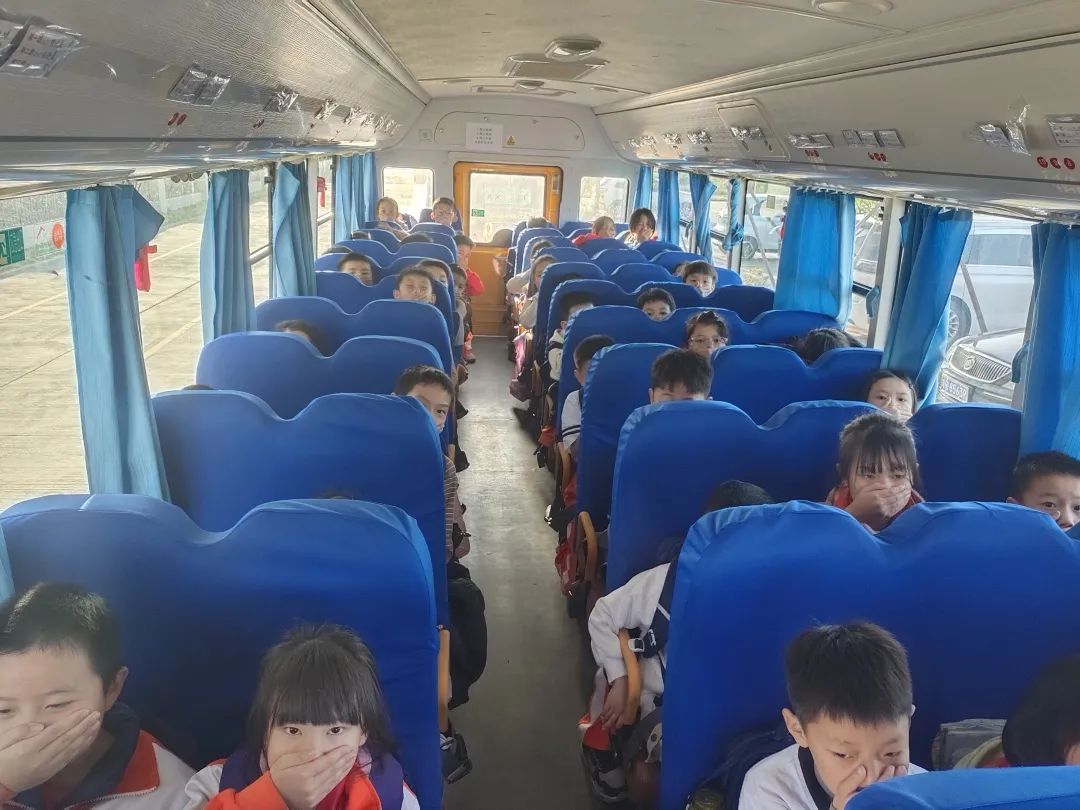 百加小學(xué)交通安全教育暨校車(chē)安全應(yīng)急演練活動(dòng)