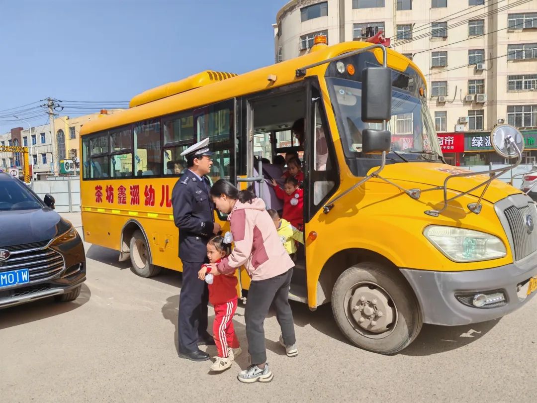 春季攻防宣丨校車安全“大檢查” 筑牢學生“安全路”