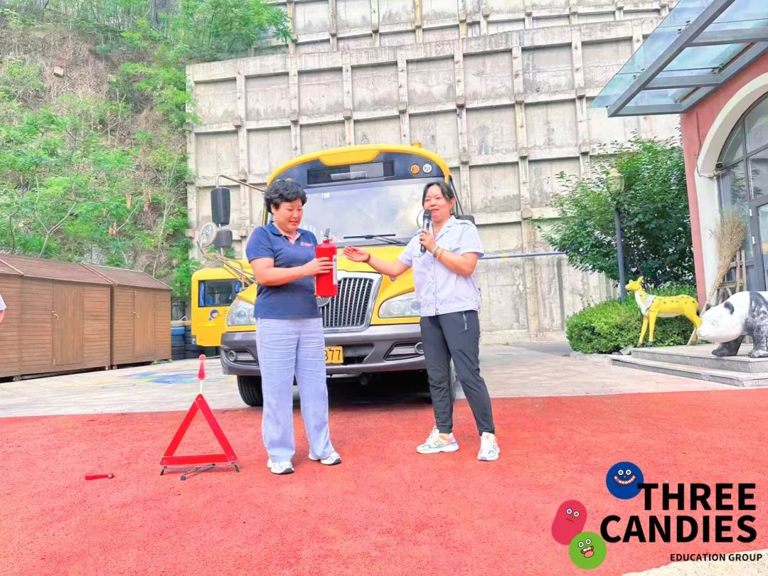【校園安全】安全乘校車，平安伴我行——三顆糖御景新苑幼兒園校車安全應急演練