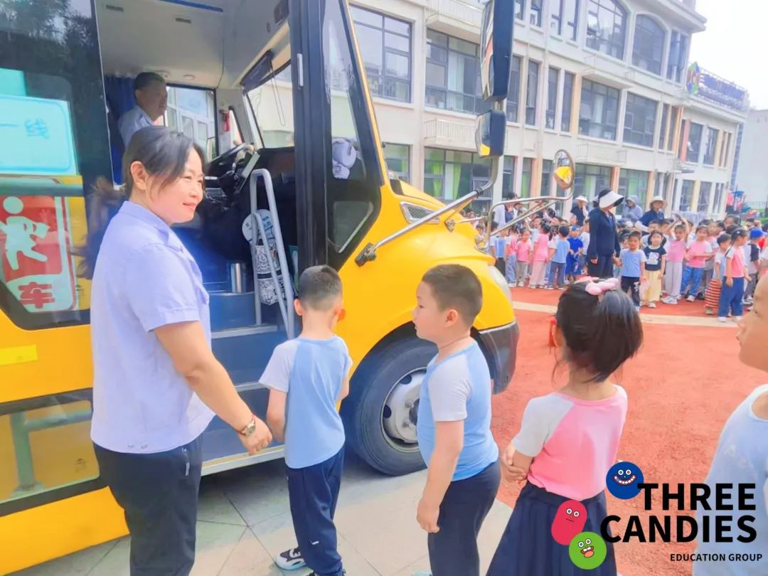【校園安全】安全乘校車，平安伴我行——三顆糖御景新苑幼兒園校車安全應急演練