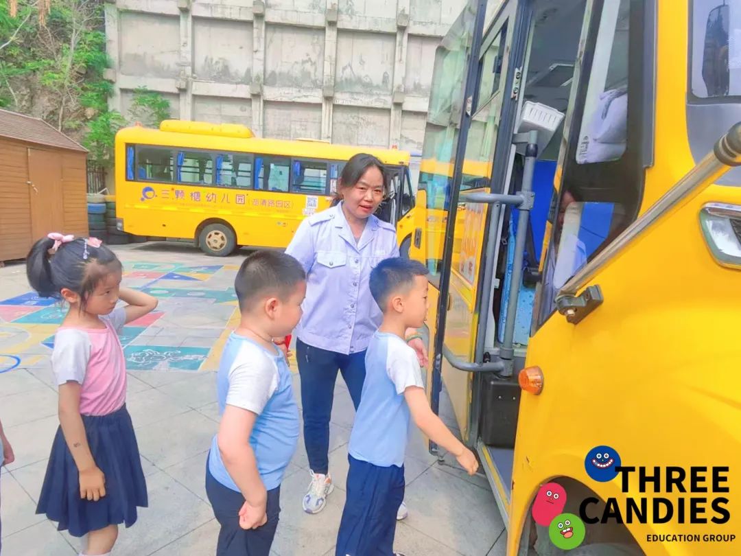 【校園安全】安全乘校車，平安伴我行——三顆糖御景新苑幼兒園校車安全應急演練
