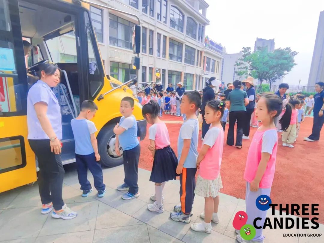 【校園安全】安全乘校車，平安伴我行——三顆糖御景新苑幼兒園校車安全應急演練