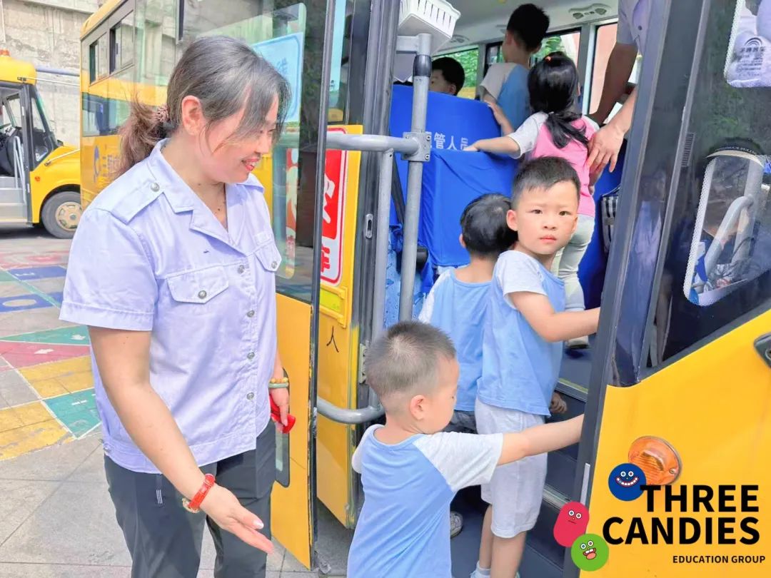 【校園安全】安全乘校車，平安伴我行——三顆糖御景新苑幼兒園校車安全應急演練