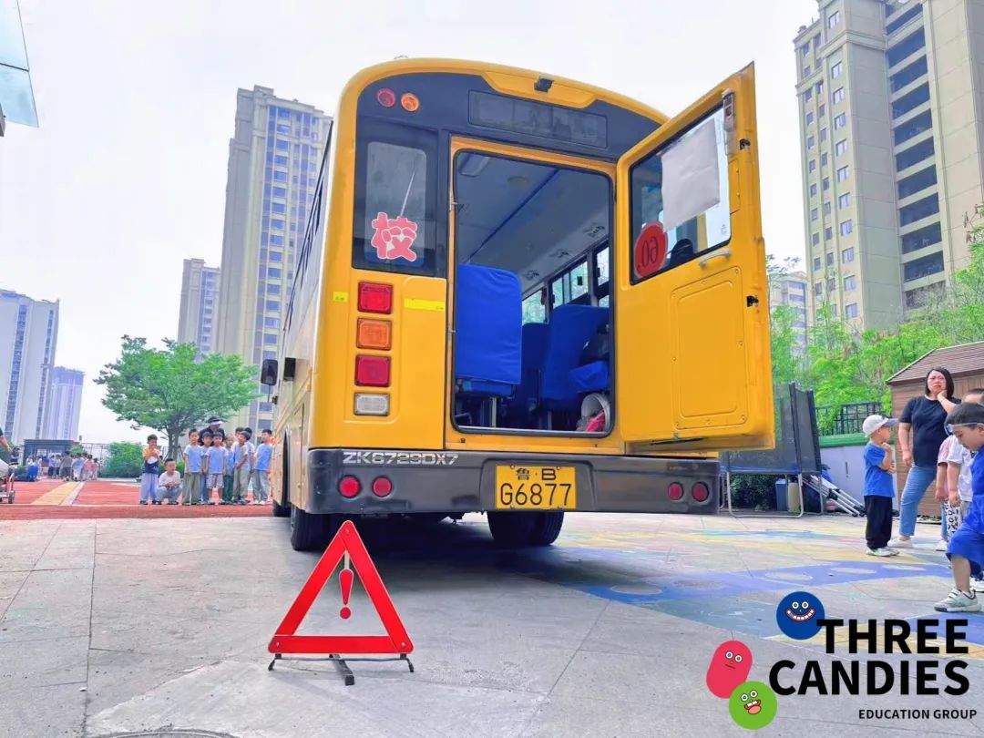【校園安全】安全乘校車，平安伴我行——三顆糖御景新苑幼兒園校車安全應急演練