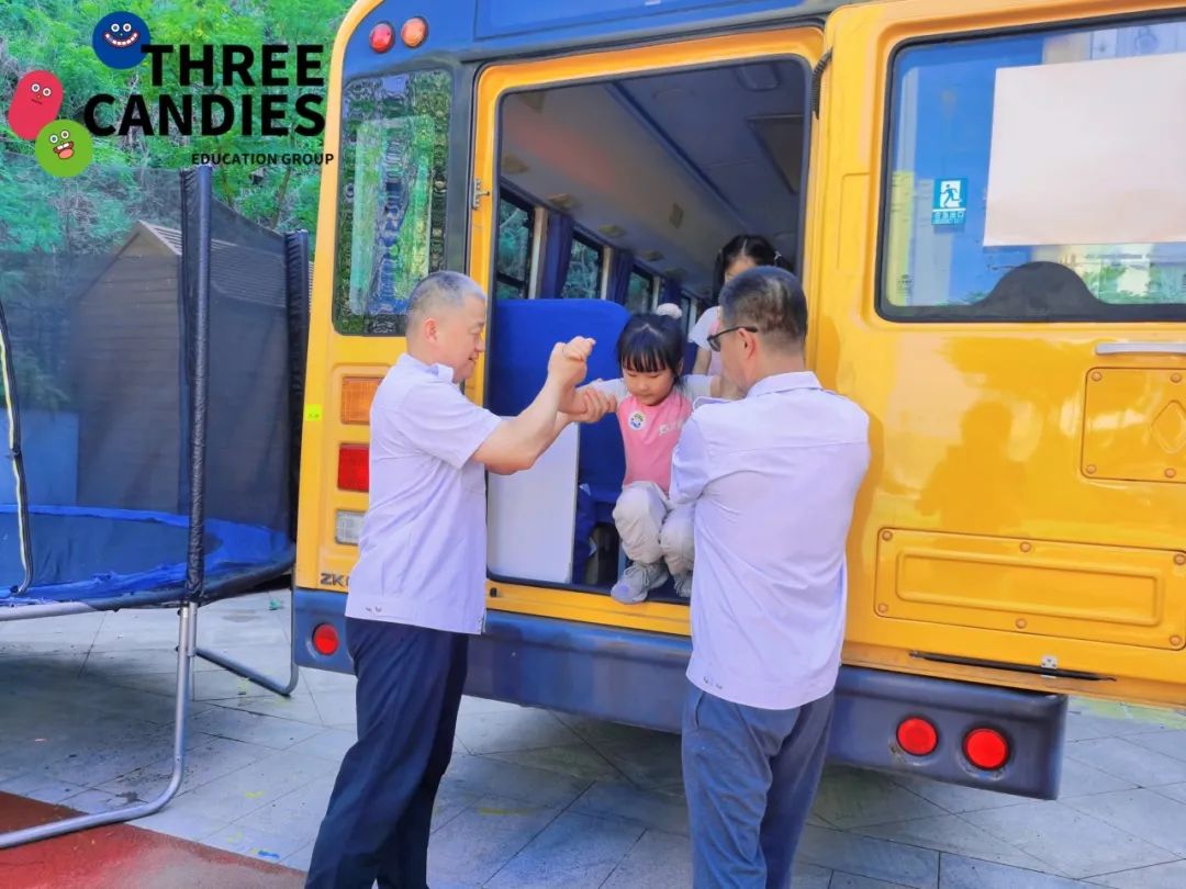 【校園安全】安全乘校車，平安伴我行——三顆糖御景新苑幼兒園校車安全應急演練