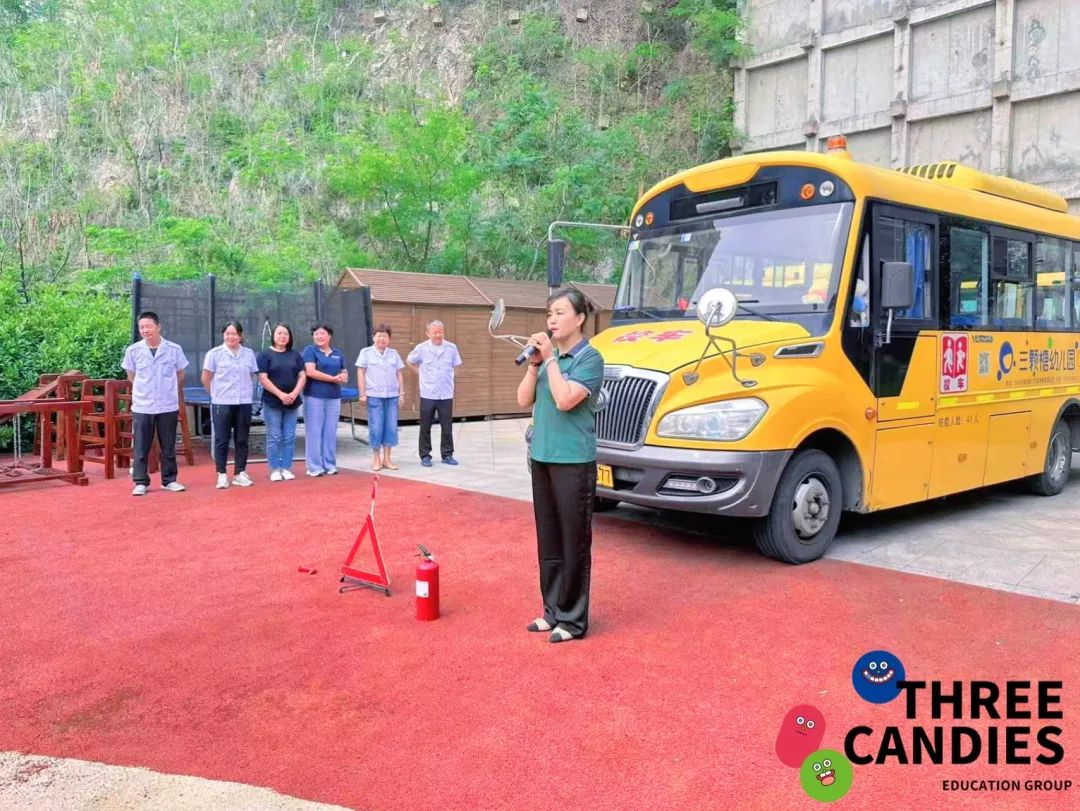 【校園安全】安全乘校車，平安伴我行——三顆糖御景新苑幼兒園校車安全應急演練