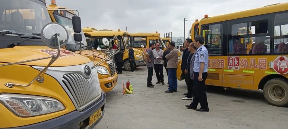 昭陽(yáng)交警二大隊(duì)持續(xù)開(kāi)展校車安全大檢查 為平安上學(xué)路“保駕護(hù)航”