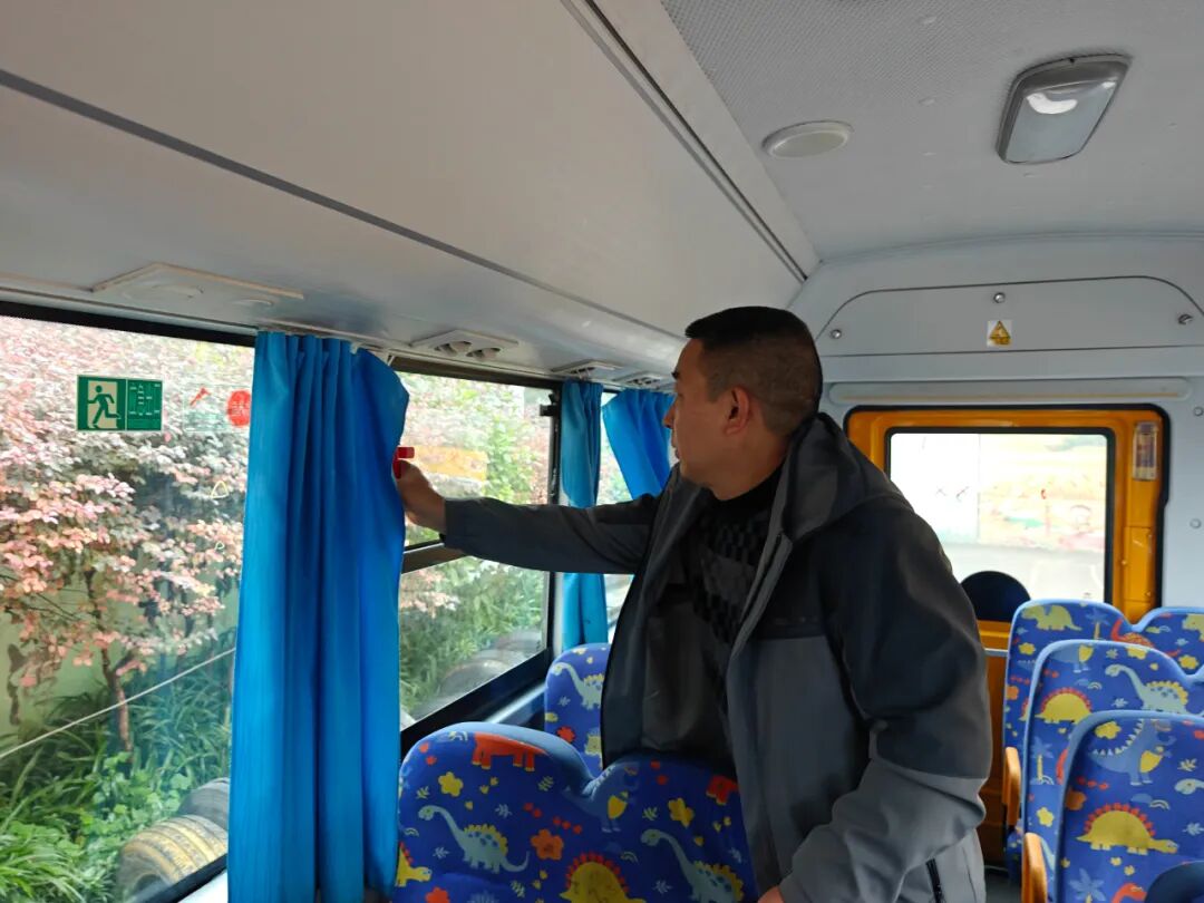 【校車(chē)安全】安全“童”行--仁懷市城北幼兒園開(kāi)展校車(chē)消防安全演練活動(dòng)