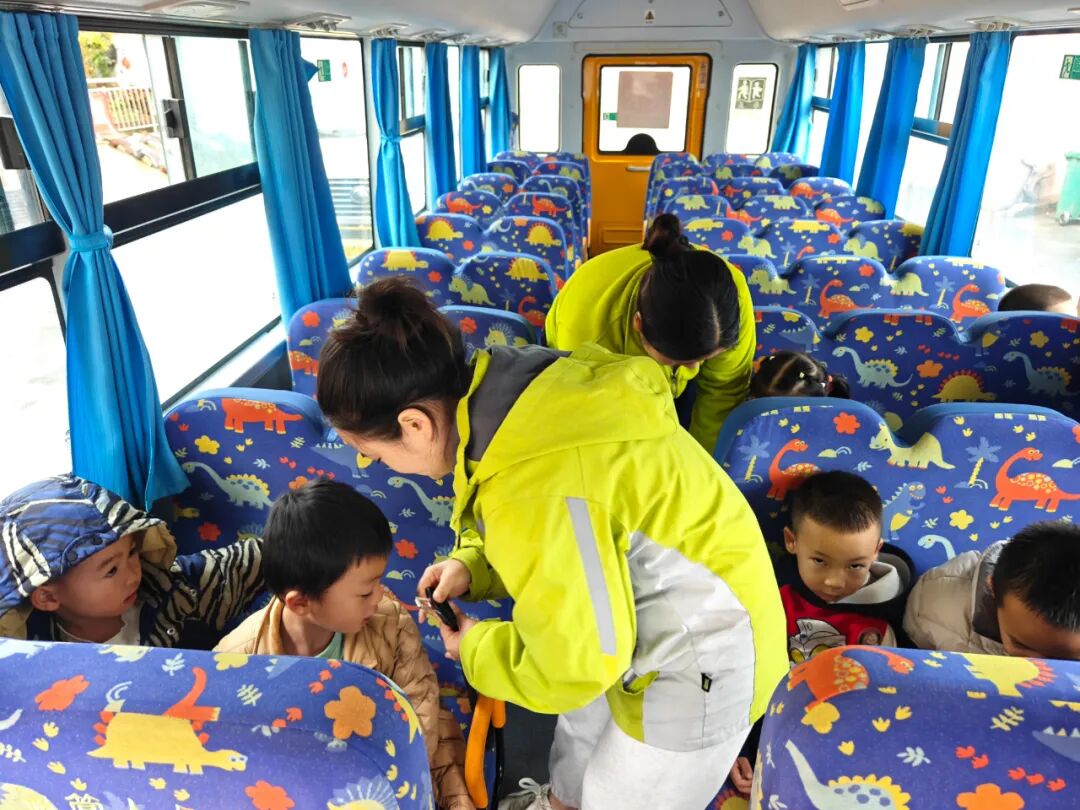 【校車(chē)安全】安全“童”行--仁懷市城北幼兒園開(kāi)展校車(chē)消防安全演練活動(dòng)