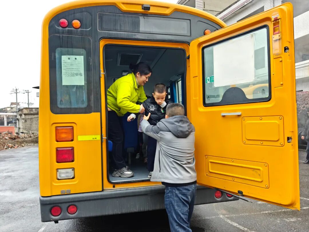 【校車(chē)安全】安全“童”行--仁懷市城北幼兒園開(kāi)展校車(chē)消防安全演練活動(dòng)